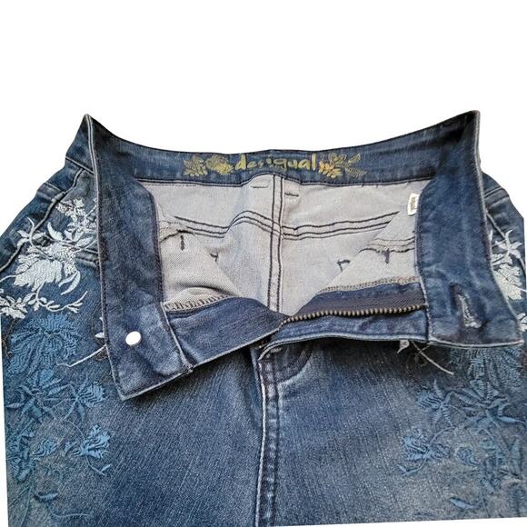 DESIGUAL Karen Floral Embroidered Cropped Jeans Womens 28 Pattern Garden Art - Picture 6 of 13